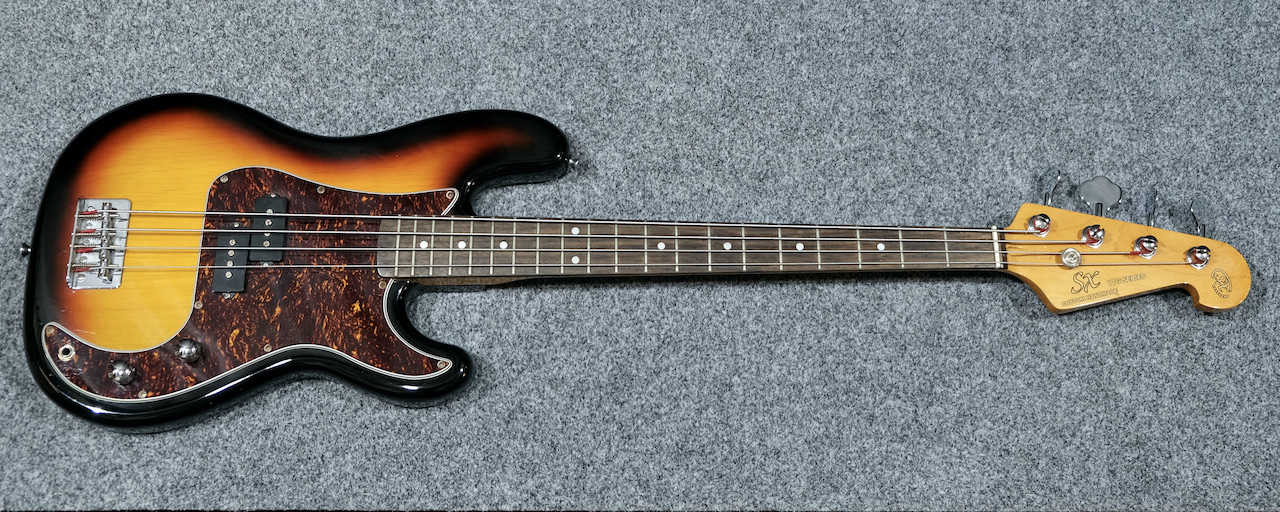 squier bronco bass red